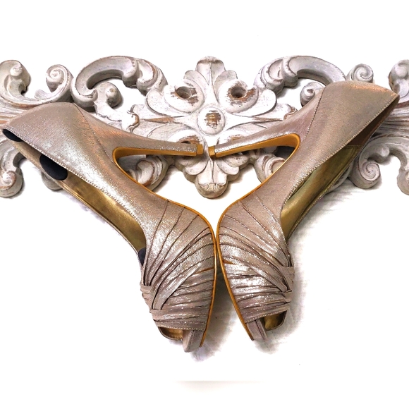 Lulu Townsend champagne heels. - Picture 2 of 11